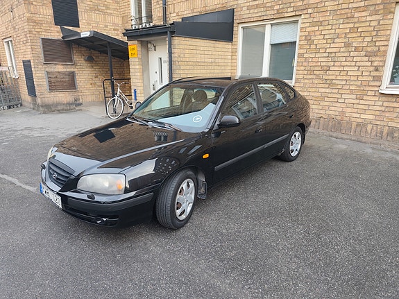 Hyundai Elantra 4 of 12