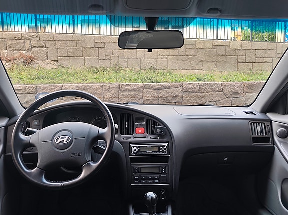 Hyundai Elantra 10 of 12
