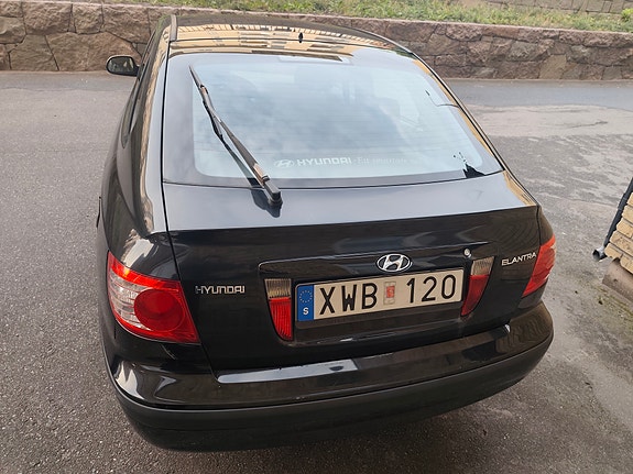 Hyundai Elantra 5 of 12