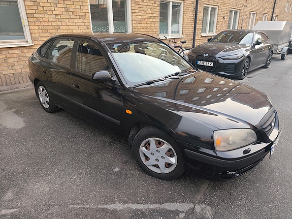 Hyundai Elantra 3 of 12