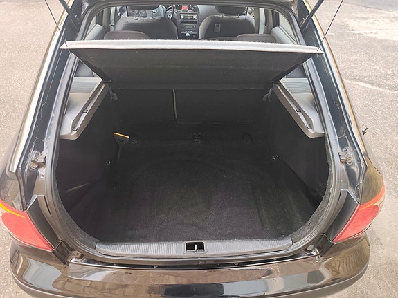 Hyundai Elantra 7 of 12