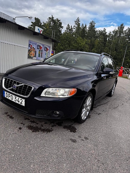 Volvo V70 2 of 11