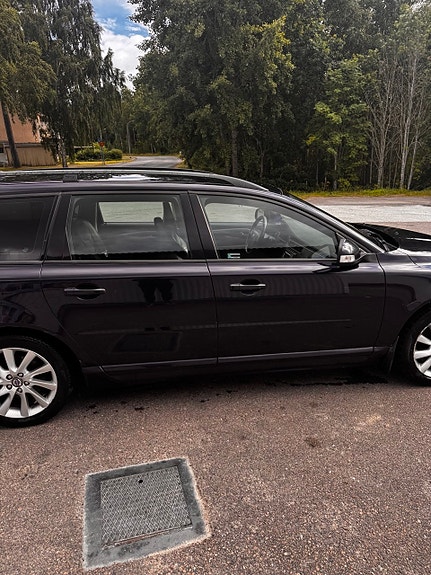 Volvo V70 8 of 11