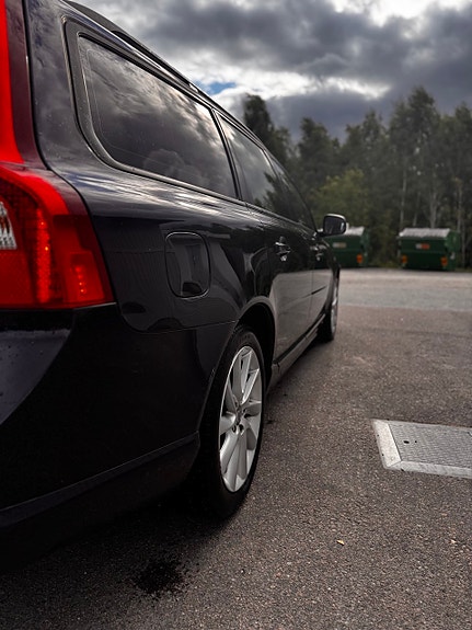 Volvo V70 3 of 11