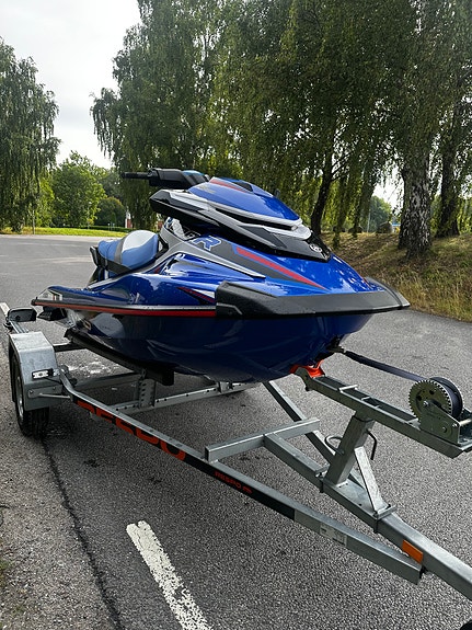 Yamaha Waverunner GP1800r SVHO 35h 2 of 12