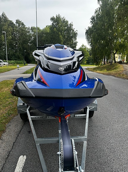 Yamaha Waverunner GP1800r SVHO 35h 4 of 12