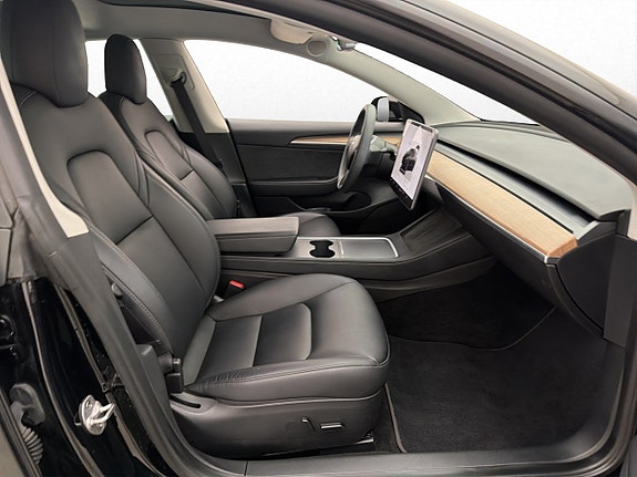 Tesla Model 3 26 of 30
