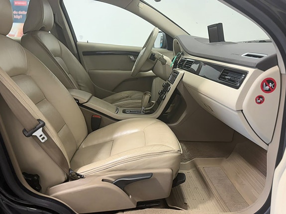 Volvo XC70 13 of 19