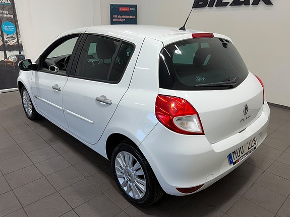 Renault Clio 15 of 16