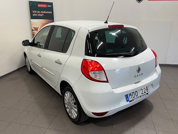 Renault Clio 13 of 16