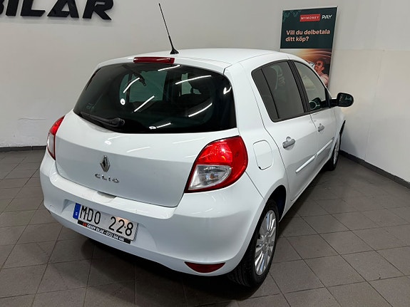 Renault Clio 10 of 16