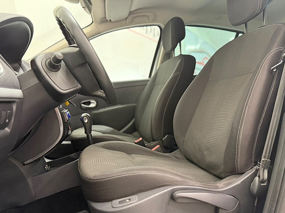 Renault Clio 14 of 16