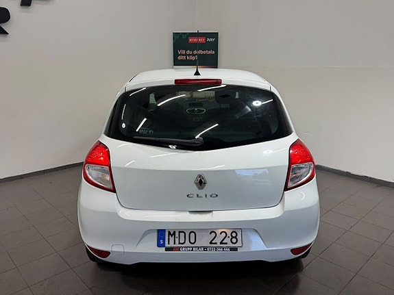 Renault Clio 8 of 16