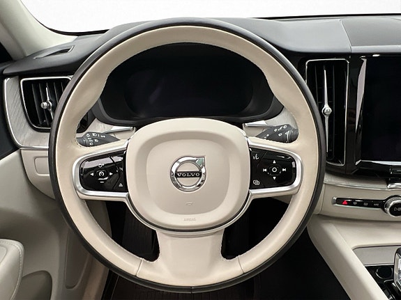 Volvo XC60 15 of 30