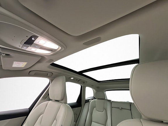 Volvo XC60 13 of 30