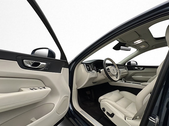 Volvo XC60 11 of 30