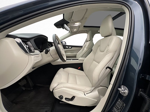 Volvo XC60 12 of 30