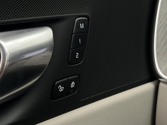 Volvo XC60 14 of 30
