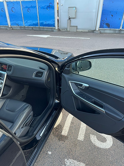 Volvo S60 14 of 25