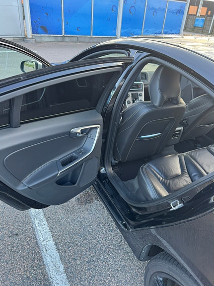 Volvo S60 19 of 25