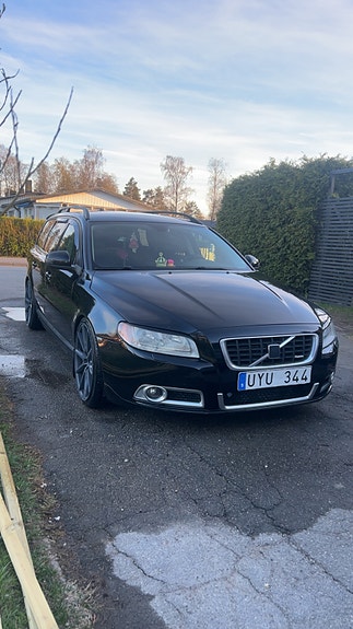Volvo V70 2 of 13