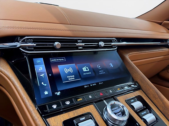 Aston Martin DB12 24 of 27