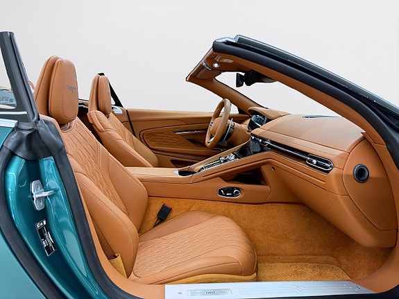 Aston Martin DB12 13 of 27