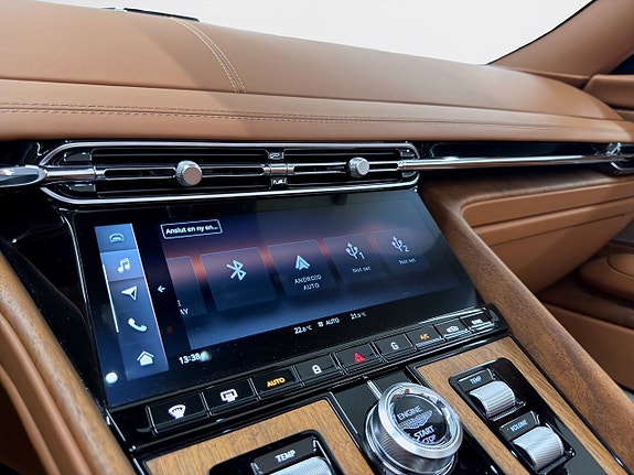Aston Martin DB12 25 of 27
