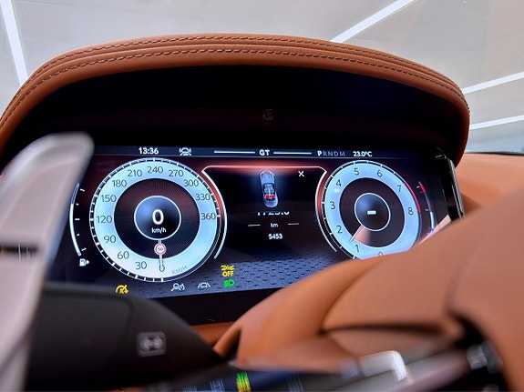 Aston Martin DB12 21 of 27