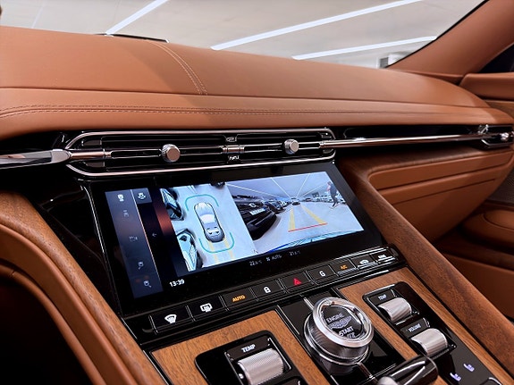 Aston Martin DB12 26 of 27