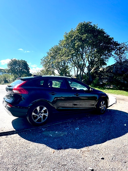 Volvo V40 Cross Country 3 of 11