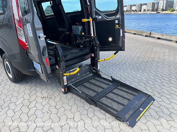 Ford Transit Custom 9 of 24