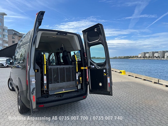 Ford Transit Custom 8 of 24