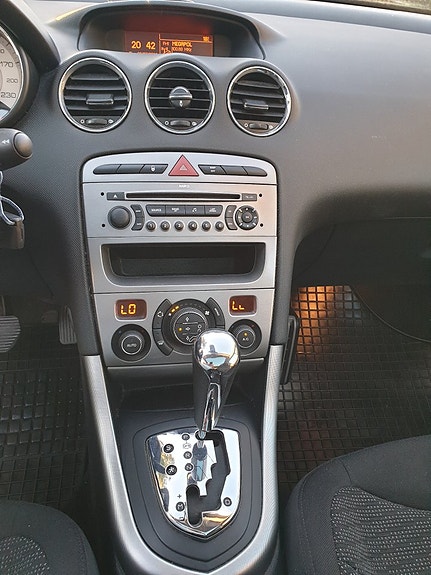 Peugeot 308 SW 17 of 20