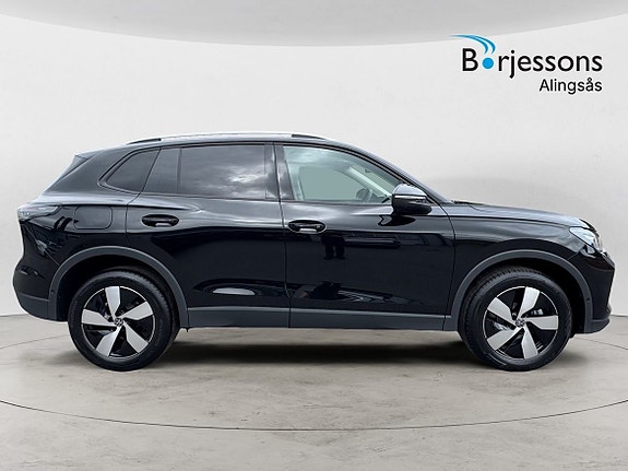 Volkswagen Tiguan 2 of 12