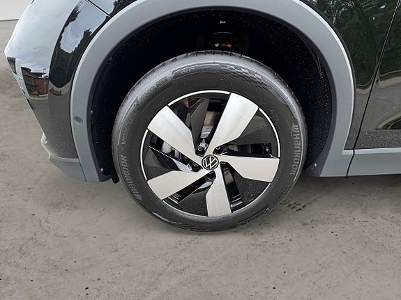 Volkswagen Tiguan 6 of 12
