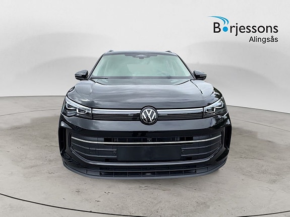Volkswagen Tiguan 5 of 12