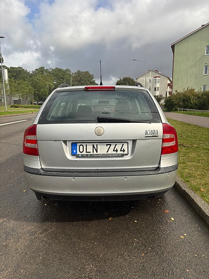 Skoda Octavia 2 of 7