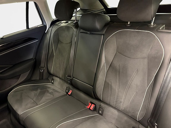 Volkswagen Passat 13 of 18