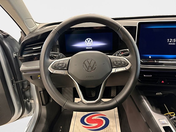 Volkswagen Passat 12 of 18
