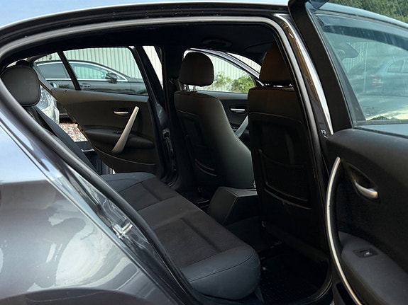 BMW 120i 12 of 12