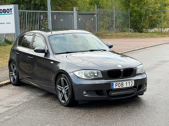 BMW 120i 2 of 12