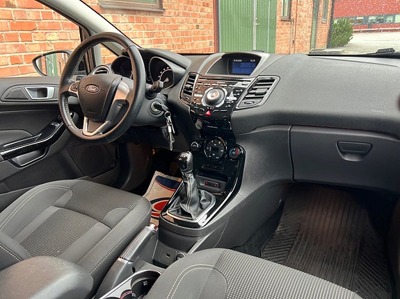 Ford Fiesta 11 of 15