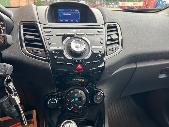 Ford Fiesta 13 of 15