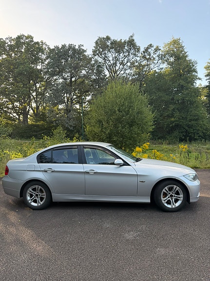 BMW 320d 2 of 9