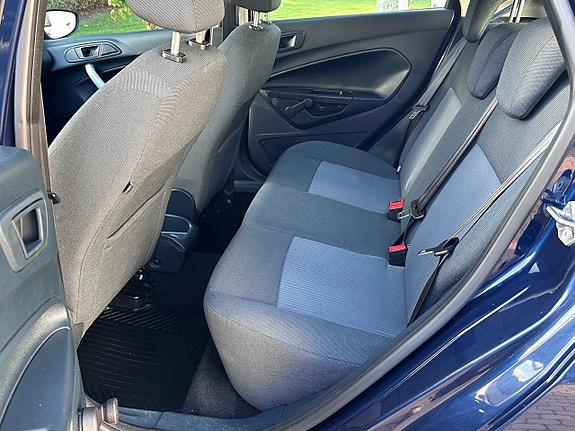 Ford Fiesta 21 of 30