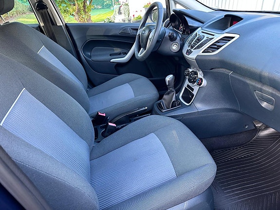 Ford Fiesta 23 of 30