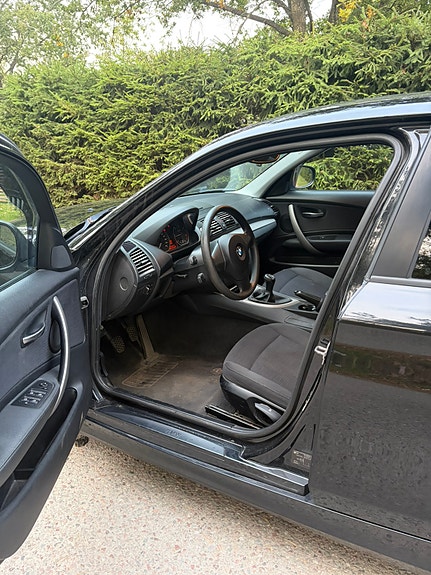 BMW 118d 5 of 7
