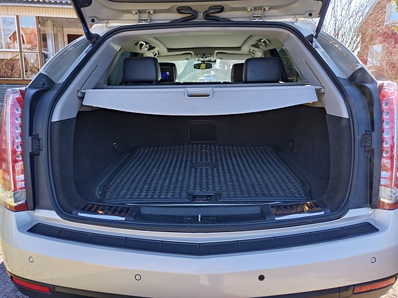 Cadillac SRX 6 of 7