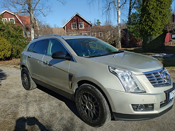 Cadillac SRX 2 of 7